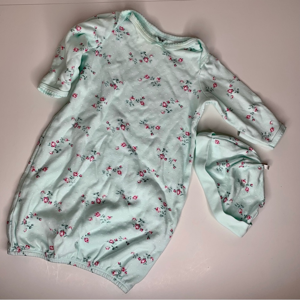 Carters and Little Me | 5 piece Newborn Clothing Bundle - Picture 3 of 10
